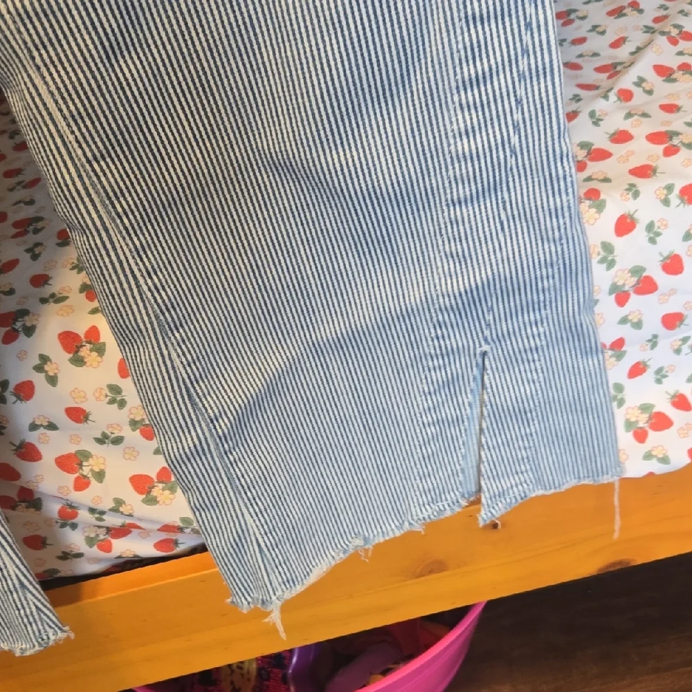 Liverpool Blue Pinstripe Ankle Leg Jeans Pull-on - Picture 6 of 6